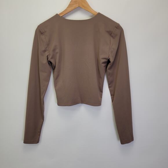 Aritzia Babaton Contour Crew Long Sleeve Cropped Top Size Large Mocha Brown Soft - Picture 2 of 5